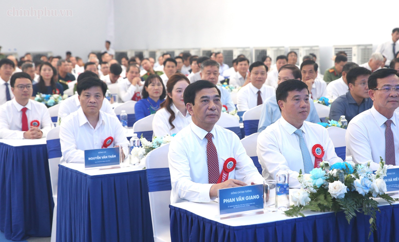 Công bố sản phẩm nhôm thỏi đầu tiên của Việt Nam