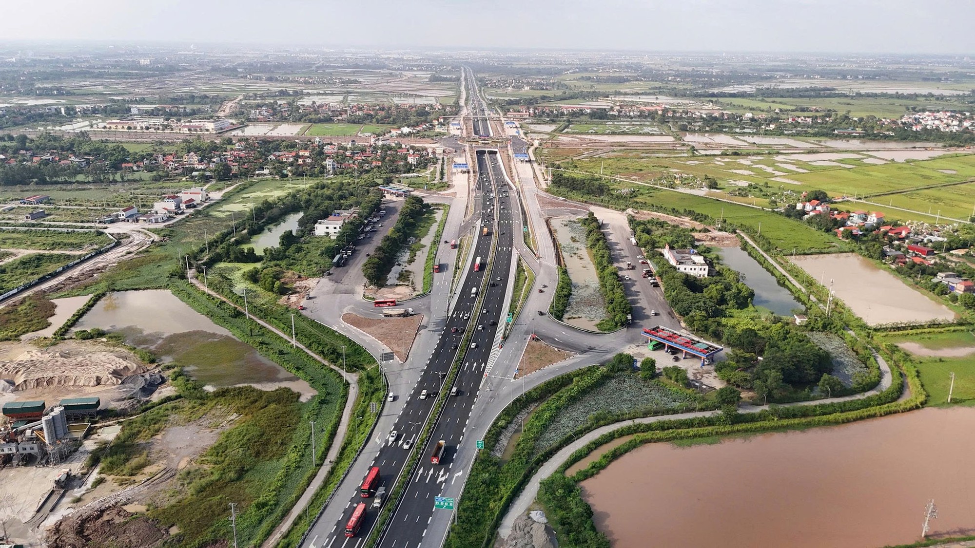 Đến năm 2050, cả nước có 46 tuyến cao tốc với tổng chiều dài hơn 10.100km - Ảnh 1