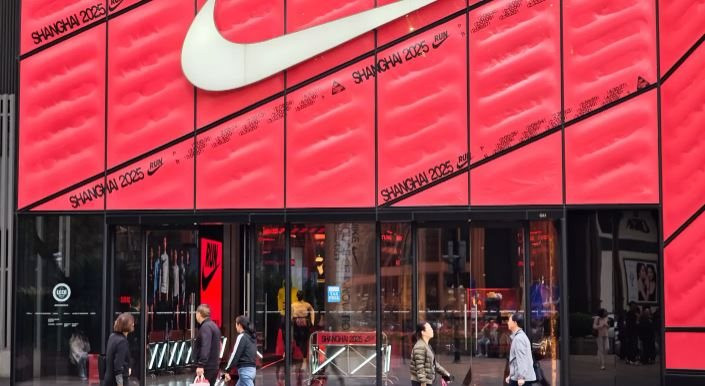 Nóng: Nike cắt đứt quan hệ với hàng nghìn nhà phân phối trực tuyến