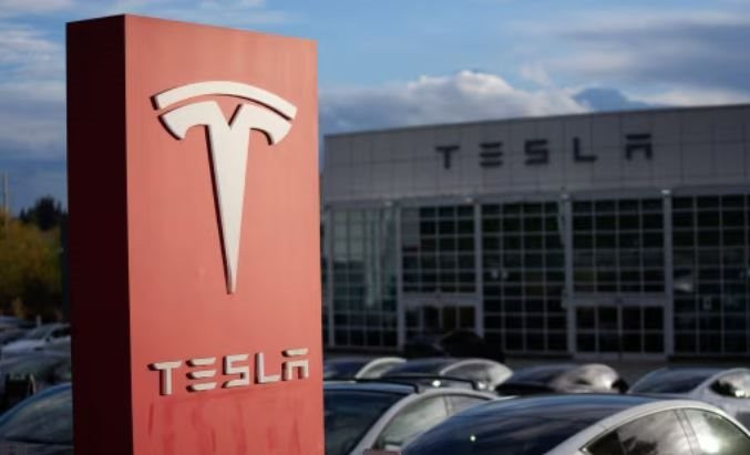 Dòng tiền rơi tự do, tăng trưởng âm lần đầu tiên sau 2 năm: Tesla bất ổn vì chi tiêu quá mức - Ảnh 1