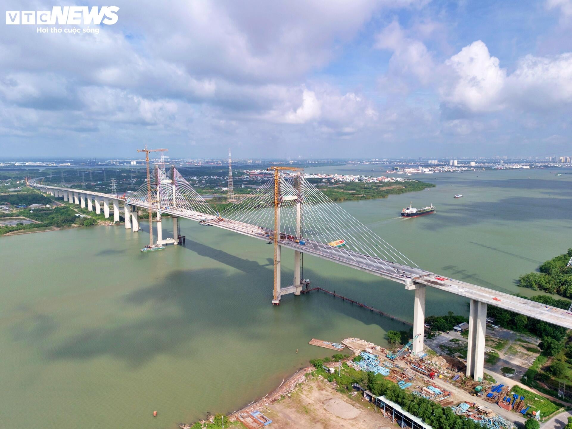Tăng tốc thi công cầu trên cao tốc Bến Lức - Long Thành nối TP.HCM với Đồng Nai