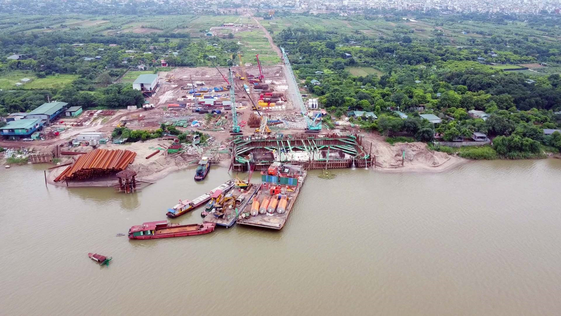 Ba đại công trường vượt sông Hồng tăng tốc