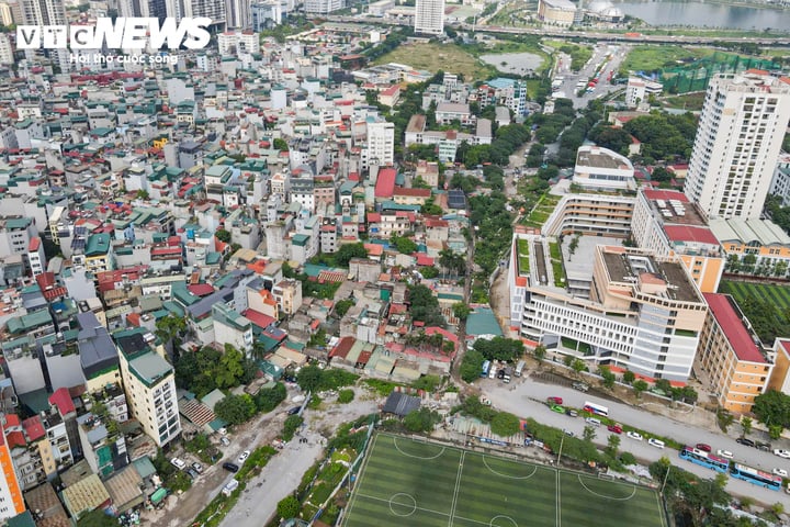 Đường hơn 1km ở Hà Nội dang dở gần 10 năm, dân sống mòn mỏi trong vùng quy hoạch