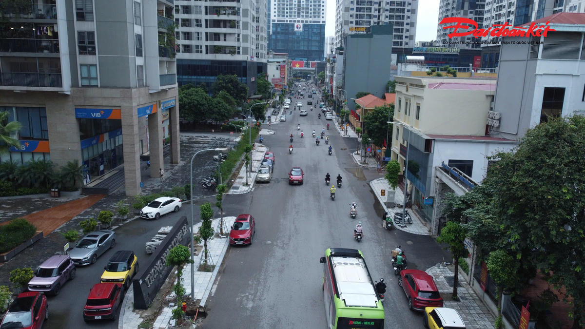 Đường Nguyễn Tuân thay đổi diện mạo sau nhiều năm thi công dang dở - Ảnh 1