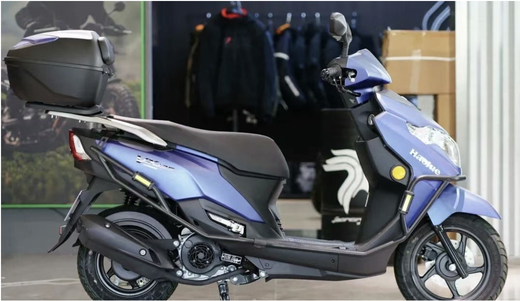 Mẫu xe ga 125cc giá chỉ 29 triệu đồng có sàn để chân rộng như Honda SH, đi 100km chỉ ăn 2,18 lít xăng - Ảnh 1