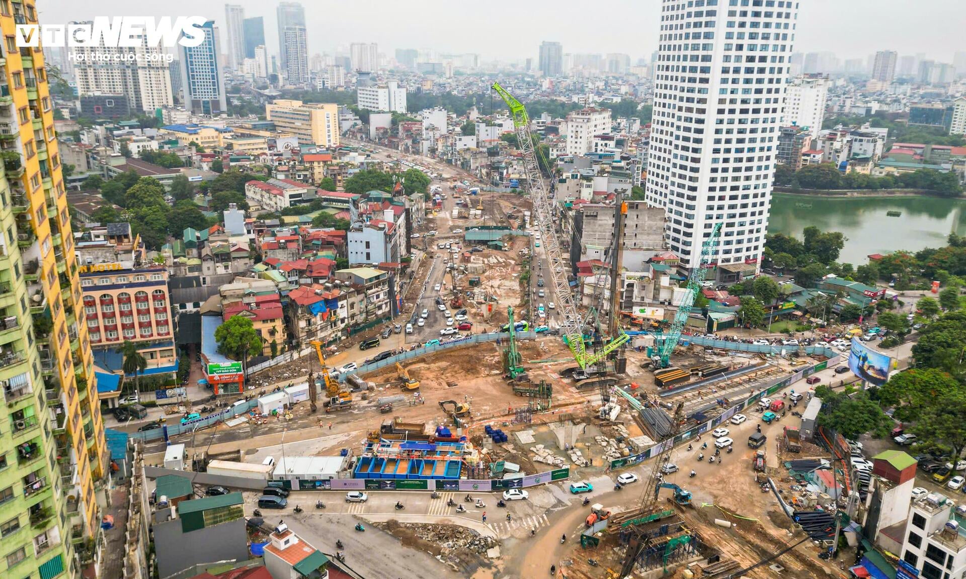 Cận cảnh đại công trường thi công nhà ga metro số 5 giữa trung tâm Hà Nội