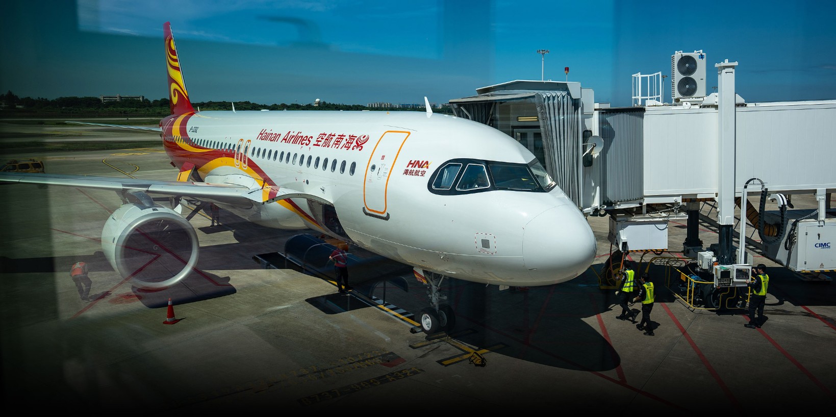 Một hãng hàng không bị kiện vì dời lịch bay sớm 10 phút