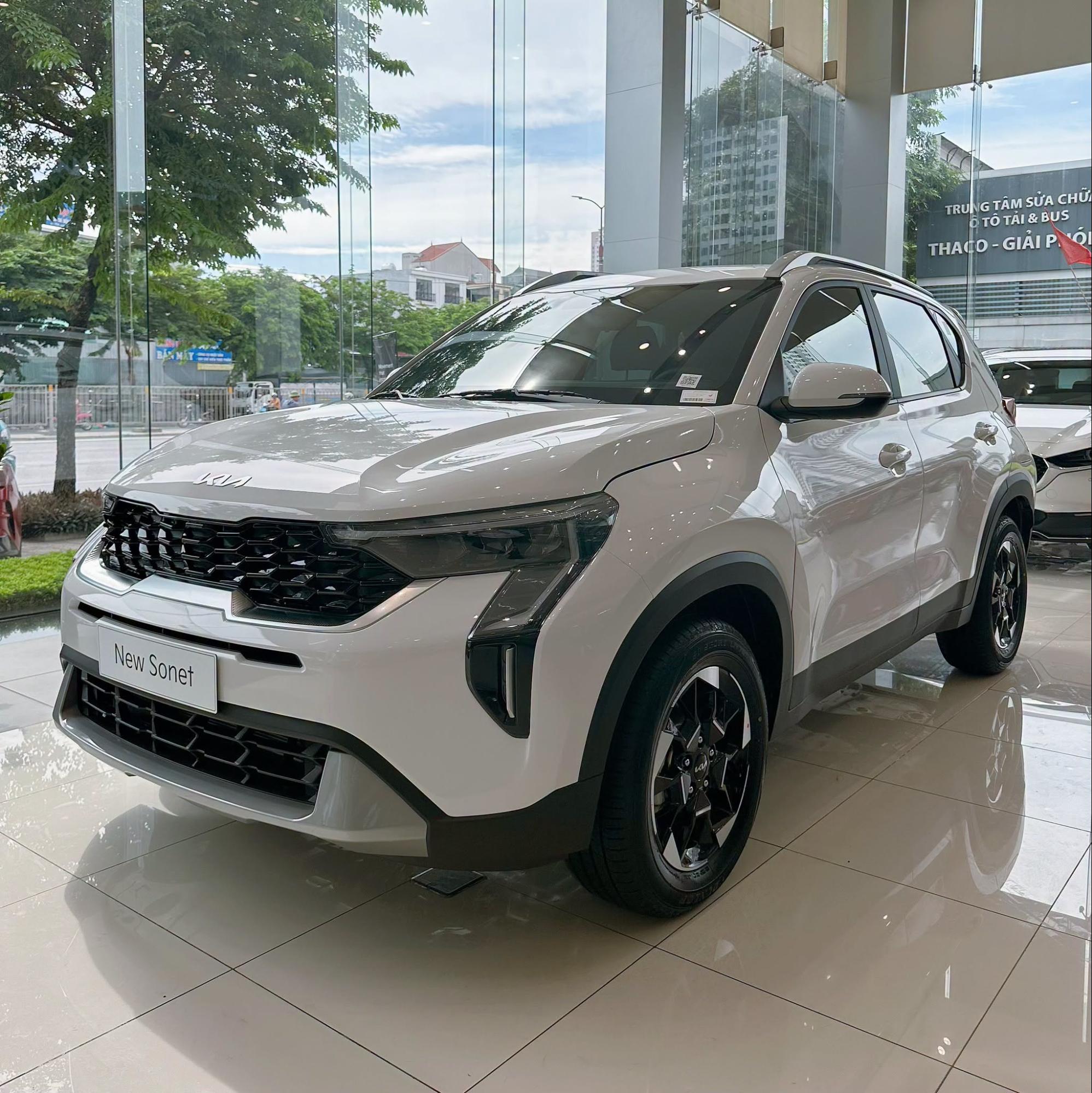 Kia đưa Sonet, Seltos và Carens về mức giá ‘đáy’ mới từ 464 triệu đồng - Ảnh 1