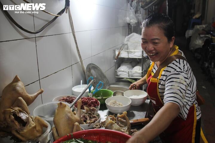 Những bát phở 20.000 - 30.000 đồng hiếm hoi ở Hà Nội giữa tâm 'bão giá' - Ảnh 1