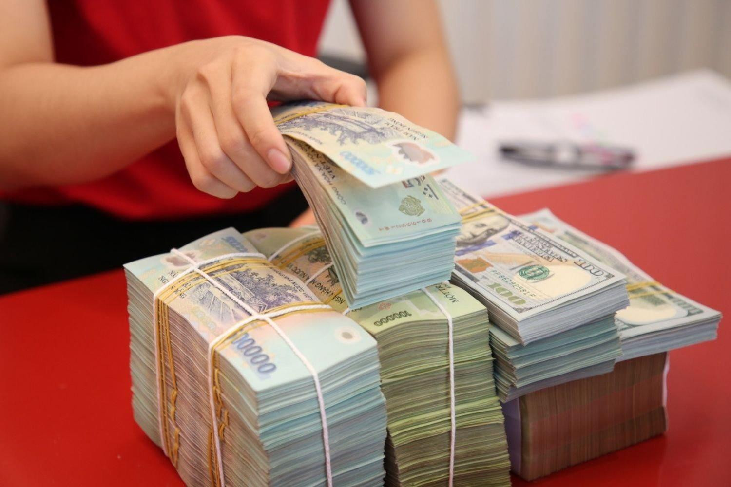 Lãi suất ngân hàng 27/7 tại MB, Sacombank, HDBank, Agribank, Vietcombank, BIDV, VietinBank,...