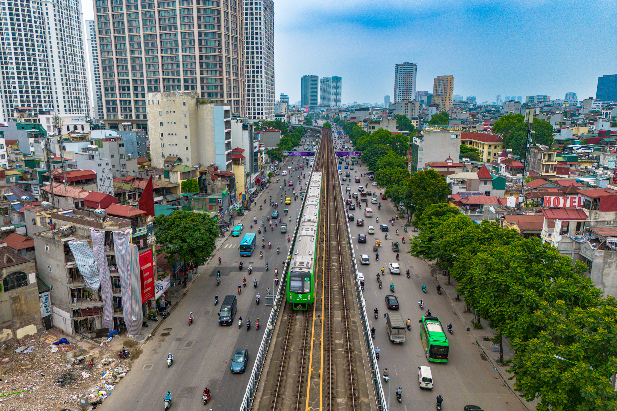 Toàn cảnh khu vực đầu và cuối tuyến đường sắt đô thị dài nhất Hà Nội: Nơi là hạt nhân thành phố phía Tây, nơi là tâm điểm nguồn cung bất động sản - Ảnh 1