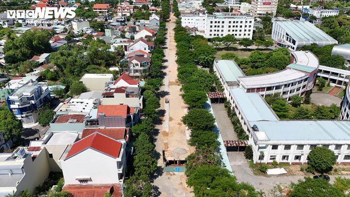 Cảnh ngổn ngang tại dự án mương ngầm thoát nước hàng trăm tỷ thi công 'rùa bò'