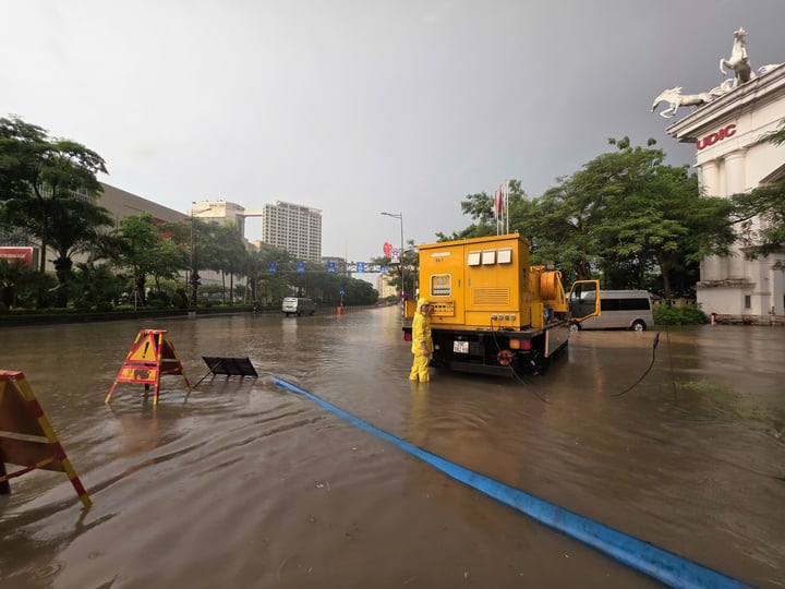Hà Nội lý giải nguyên nhân ngập cục bộ trên đường Võ Chí Công sau trận mưa lớn