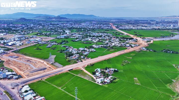 Hàng chục hộ dân sống bất an trong những căn nhà nứt, nghiêng lún ở Gia Lai - Ảnh 1