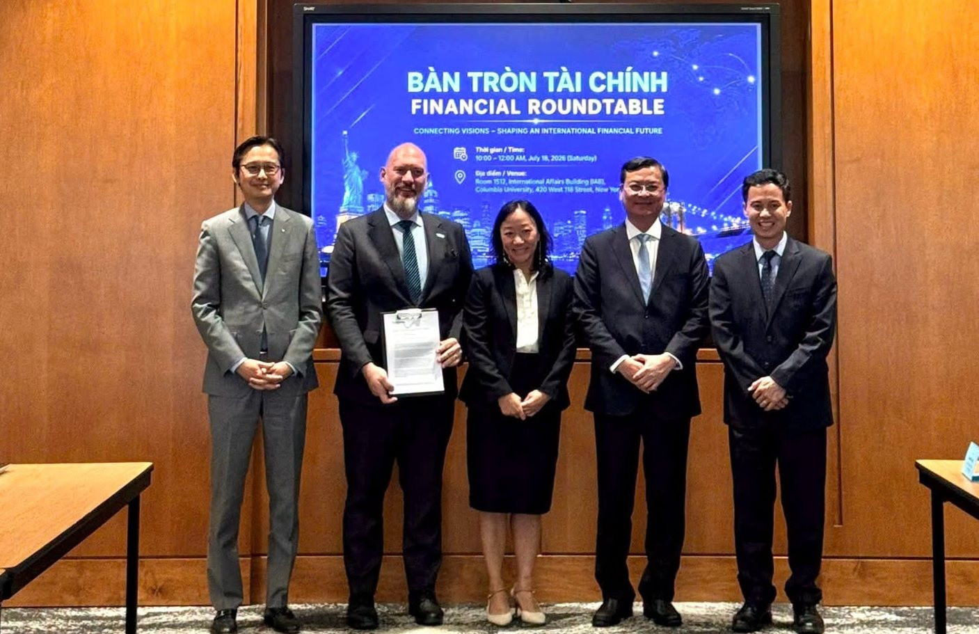 Doanh nghiệp bán dẫn top 10 thế giới trao bức thư đặc biệt cho Trung tâm Tài chính Quốc tế TP.HCM - Ảnh 1