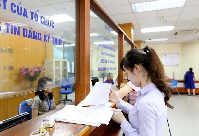 Cơ quan thuế yêu cầu các ngân hàng Agribank, Techcombank, MBBank… trích tiền từ tài khoản của người nộp thuế có tên trong danh sách sau