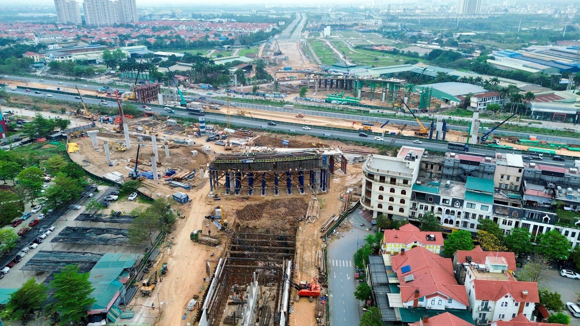 Điều chỉnh tổ chức giao thông phục vụ thi công nút giao Vành đai 3,5 với Đại lộ Thăng Long