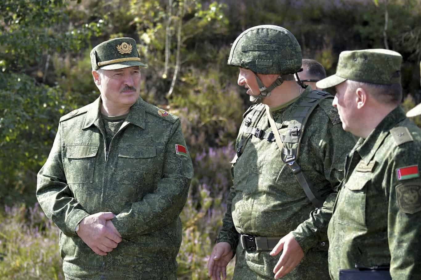 Điều đặc nhiệm dọc biên giới Ukraine, Tổng thống và Bộ trưởng Quốc phòng Belarus cùng lên tiếng - Ảnh 1
