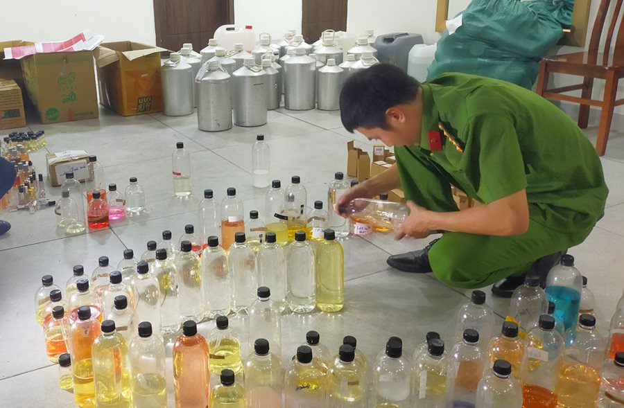 Kiểm tra hai căn nhà tại Thanh Hóa, công an bắt tạm giam Đinh Thị Phương SN 2003 - Ảnh 1