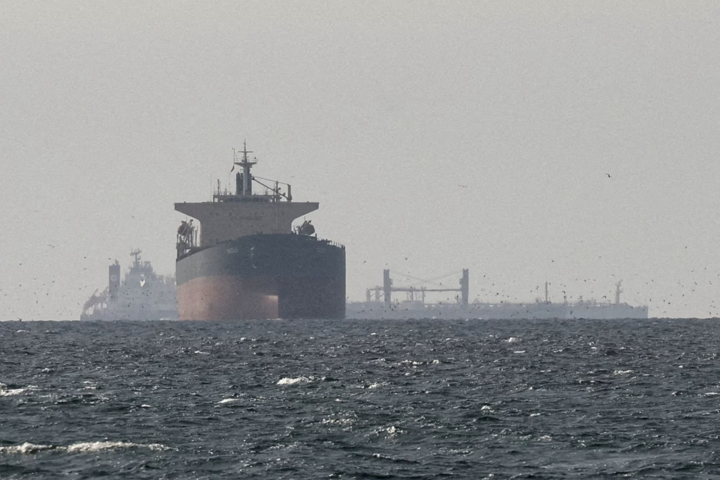 Mỹ mở đợt không kích mới vào Iran, khôi phục trừng phạt dầu mỏ - Ảnh 1