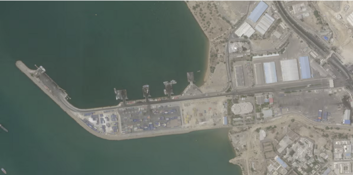 Iran tuyên bố đóng cửa eo biển Hormuz cho đến khi có thông báo mới - Ảnh 1