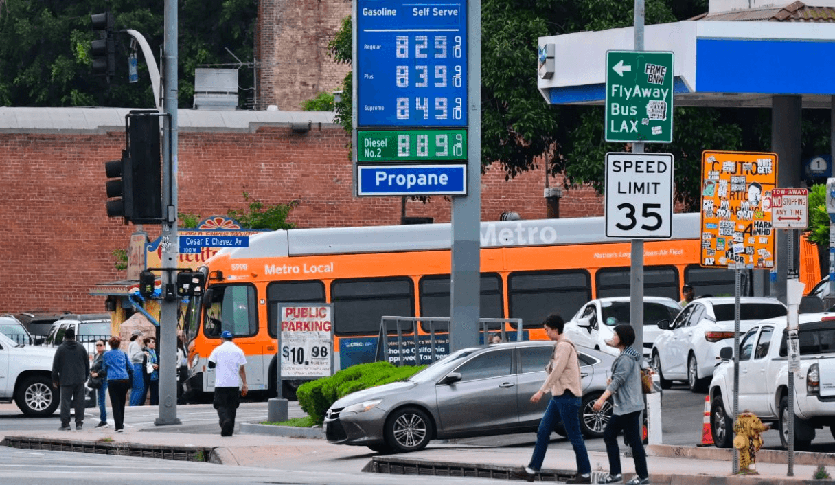 Thước đo lạm phát ưa thích của Fed sắp được điều chỉnh, đúng lúc đang cân nhắc tăng lãi suất: Ngân hàng trung ương sẽ làm gì? - Ảnh 1