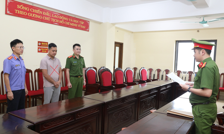 Khởi tố chủ đường dây sản xuất 16.000 sản phẩm giả thương hiệu thời trang Owen