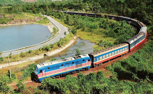 Tuyến tàu Việt Nam dài 1.725 km được tạp chí Mỹ xếp vào nhóm 'đẹp nhất thế giới': 30 giờ di chuyển toàn hành trình, mỗi ngày có 6 chuyến - Ảnh 1