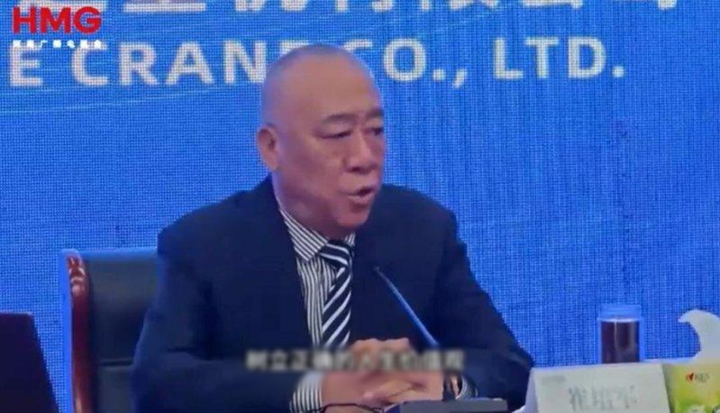 Chú rể bị sếp sa thải ngay tại đám cưới vì bất hiếu, chê mẹ xấu không cho dự lễ