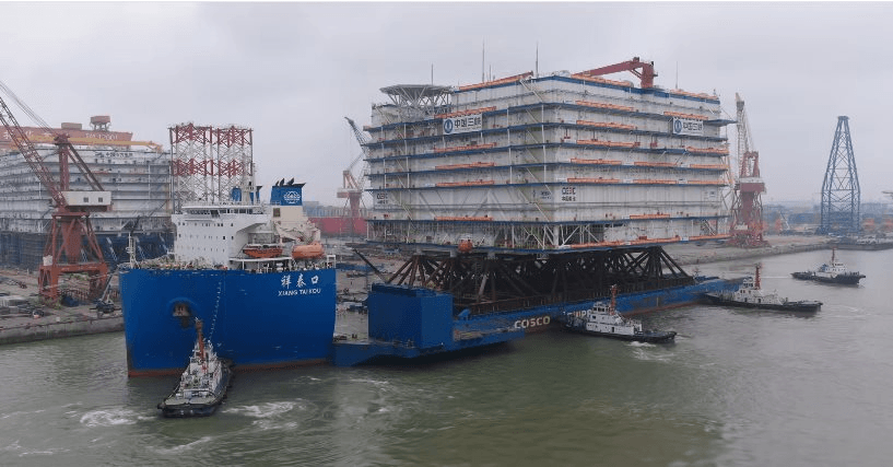 Phát hiện tàu dài 213 mét, nặng 66.000 tấn di chuyển ngoài khơi, lắp thần tốc 7 tầng thép 25.000 tấn trên 8 cọc móng ngoài biển, hoàn hành nhiệm vụ quan trọng trong 7 tiếng