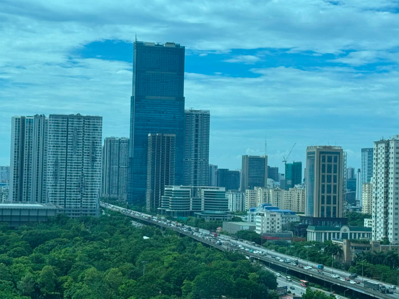Thị trường văn phòng Hà Nội dịch chuyển theo "dấu chân" của lực lượng lao động - Ảnh 1