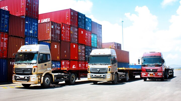 Phó Thủ tướng yêu cầu giảm giá cước vận tải khi giá xăng dầu giảm - Ảnh 1
