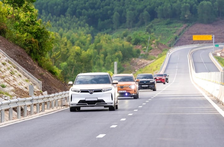 Thị trường xe Việt nửa đầu năm 2026: Xe điện tiếp tục là điểm sáng - Ảnh 1