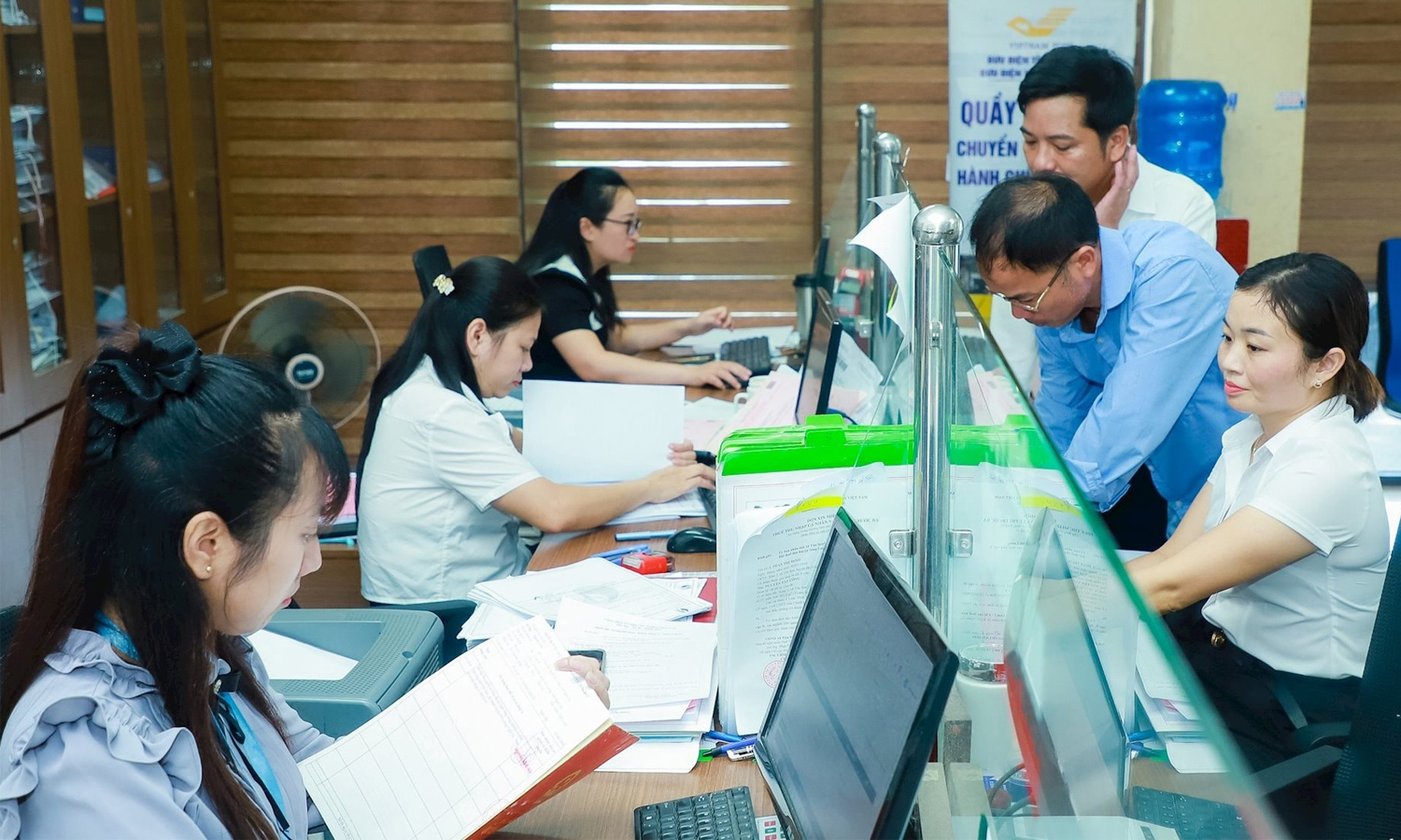Luật sư giỏi, doanh nhân tiêu biểu được vào viên chức mà không cần thi - Ảnh 1