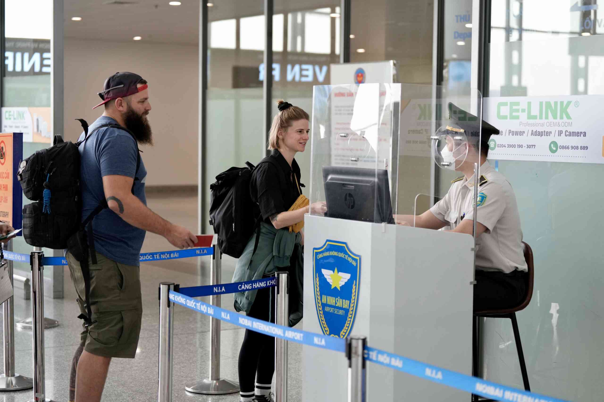 Sân bay Nội Bài cảnh báo: Đừng để lỡ chuyến bay quốc tế chỉ vì quên những thủ tục quan trọng này - Ảnh 1