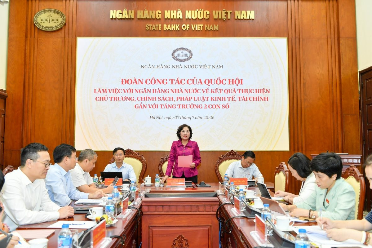 Bà Nguyễn Thị Hồng đề nghị Ngân hàng Nhà nước giữ vững ổn định vĩ mô, kiểm soát lạm phát, đồng thời đảm bảo thúc đẩy tăng trưởng kinh tế 2 con số - Ảnh 1