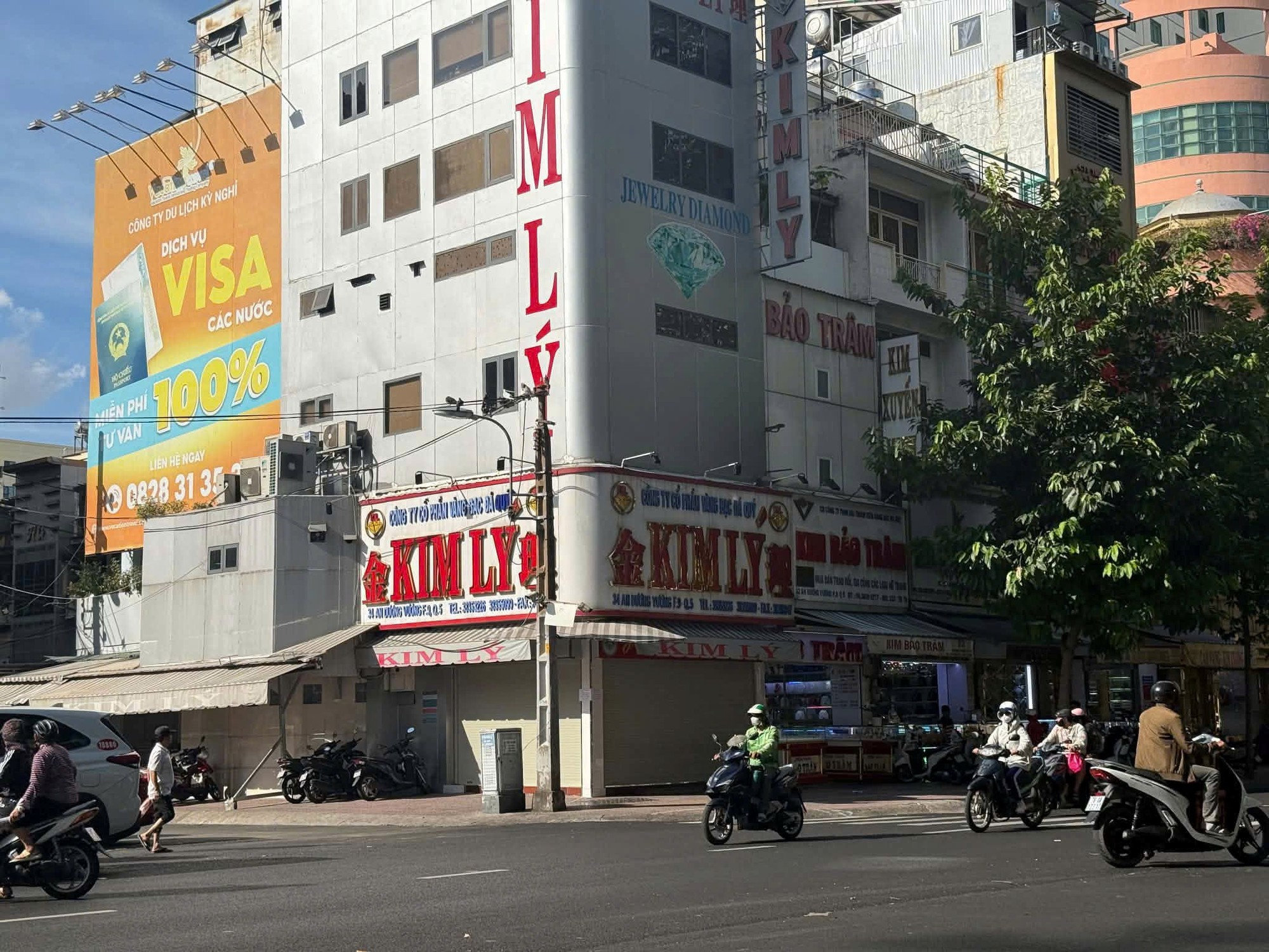 Tiệm vàng Kim Lý đang nằm trong tay ai? - Ảnh 1