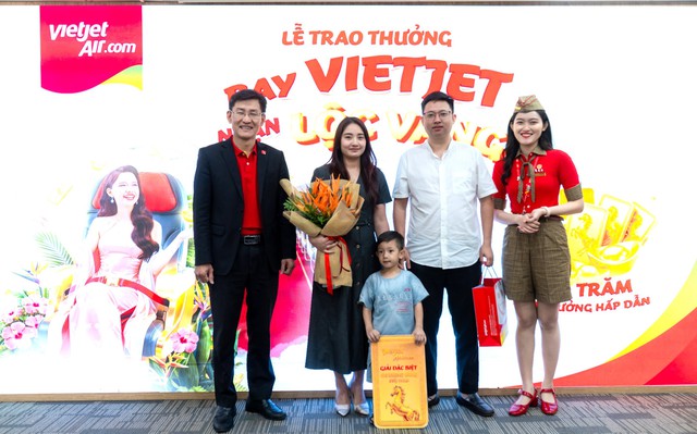 Vé bay mùa hè bất ngờ mang về 1 lượng vàng cho nữ hành khách Phú Thọ - Ảnh 1