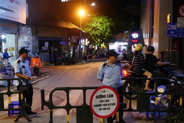 Người dân kỳ vọng phố cổ bớt khói xe nhờ Vùng phát thải thấp - Ảnh 1