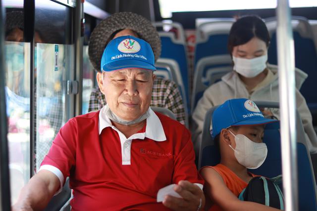 Người dân TP.HCM ùn ùn đi xe buýt miễn phí, hơn 8,5 triệu lượt trong 1 tháng