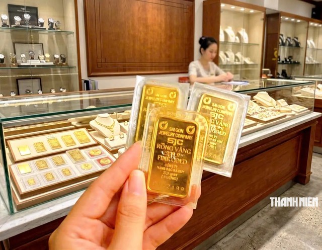 Giá vàng hôm nay 15.7.2026: Vàng miếng SJC 'đắt' hơn thế giới 19,5 triệu đồng/lượng - Ảnh 1