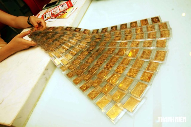Giá vàng, bạc, đá quý trượt giảm mạnh - Ảnh 1