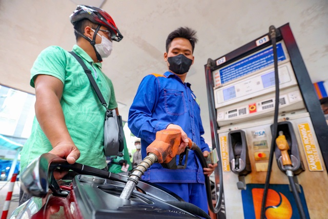 Giá xăng dầu giảm mạnh từ 16 giờ hôm nay 2.7 - Ảnh 1