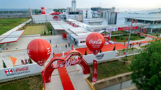 Coca-Cola Việt Nam phát triển kinh doanh song hành trách nhiệm xã hội - Ảnh 1