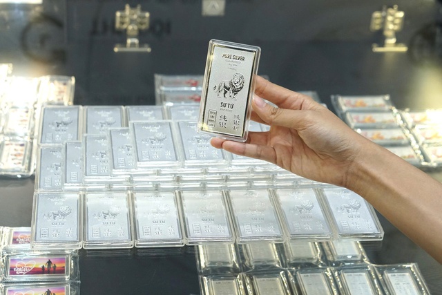 Vàng đi ngang nửa tháng, không chạm nổi 150 triệu/lượng - Ảnh 1