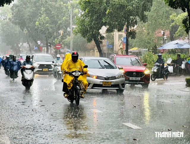 Mưa to kéo dài thêm 2 ngày ở miền Bắc, Nam bộ đến hết tháng