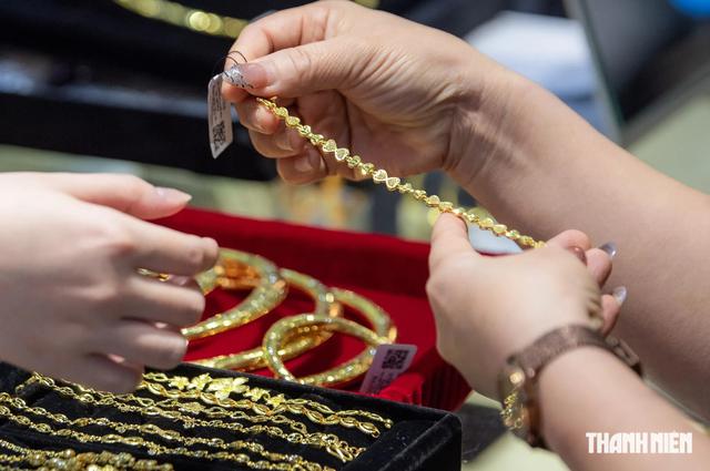 Giá vàng quay đầu giảm chiều 30.7