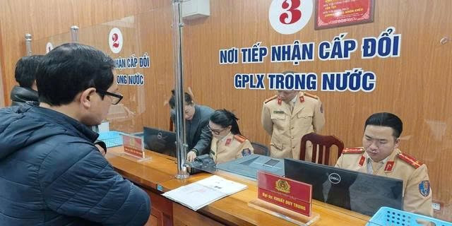Thông tin mới nhất về giấy phép lái xe, công an yêu cầu người dân chủ động cập nhật ngay