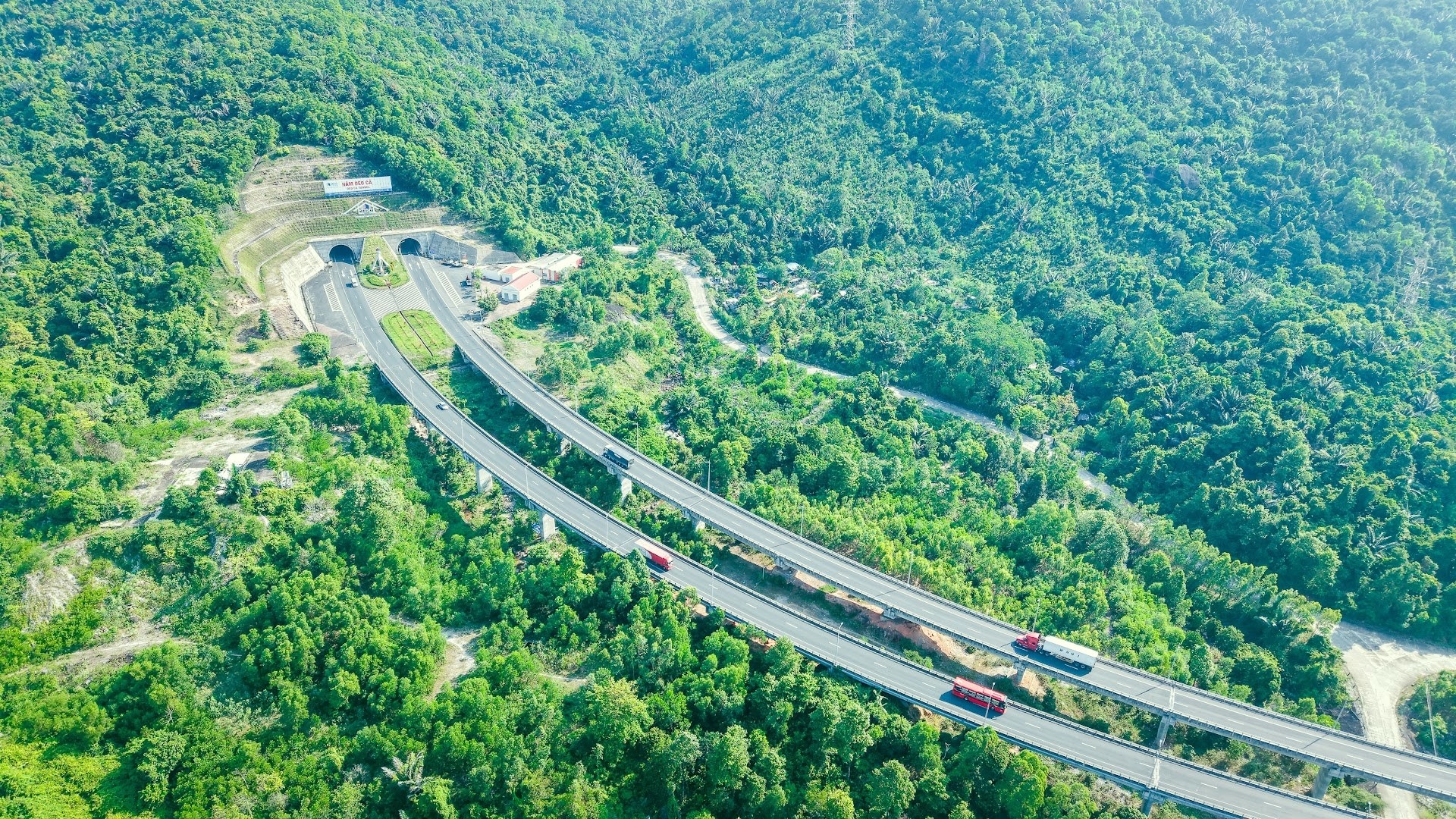 Hầm xuyên núi 'made by Vietnam' trị giá 11.000 tỷ đồng, dài thứ 2 cả nước, băng đèo hiểm trở chỉ mất 10 phút