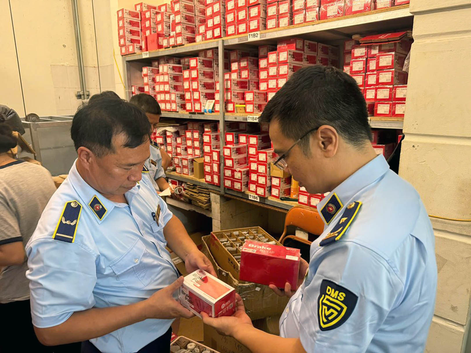 Quản lý thị trường Hà Nội phát hiện 53.000 phụ tùng ô tô giả mạo nhãn mác